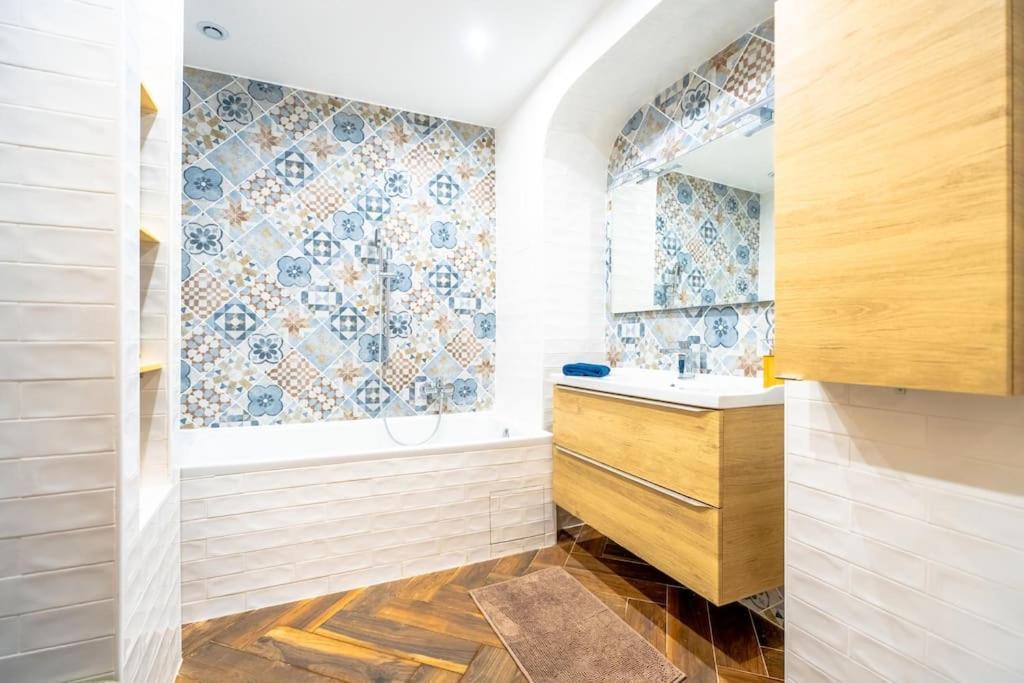 Superbe Appartement Neuf, Climatise Centre Village Le Plan-de-la-Tour Екстериор снимка